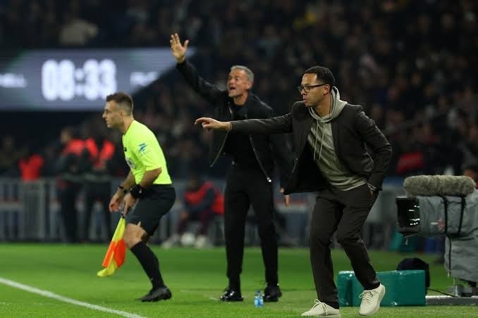 每日邮报披露真相;罗塞尼尔同切尔西高层维持良好互动;失去耐心传闻纯属误导。 体育新闻 每日邮报披露真相;罗塞尼尔同切尔西高层维持良好互动;失去耐心传闻纯属误导。 体育新闻