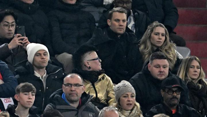  欧冠之夜的特别观众，基米希诺伊尔家族齐聚安联；拜仁胜利背后的温情故事。 体育新闻