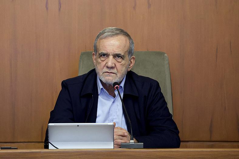 地区紧张态势升级;核目标反复受创,美军部署聚焦战略要道引发多方考量。 新闻 地区紧张态势升级;核目标反复受创,美军部署聚焦战略要道引发多方考量。 新闻 地区紧张态势升级;核目标反复受创,美军部署聚焦战略要道引发多方考量。 新闻