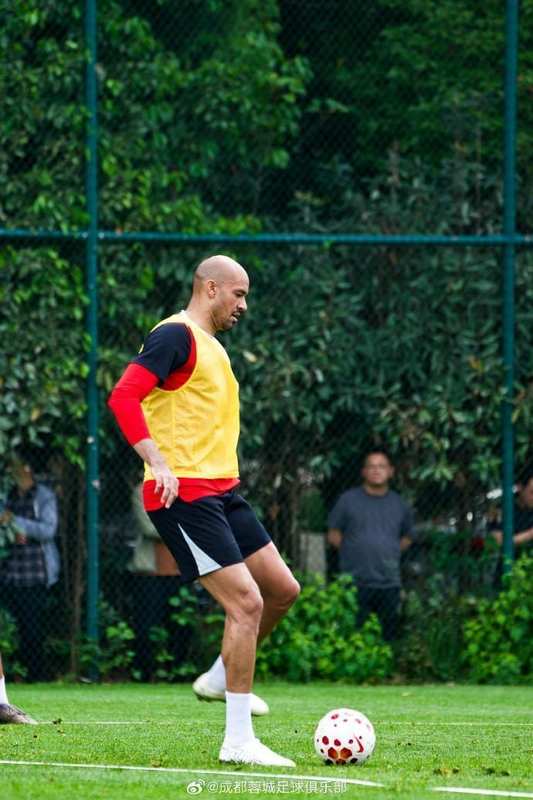 职业球员异国生存指南:高强度训练与城市慢生活的平衡策略 体育新闻