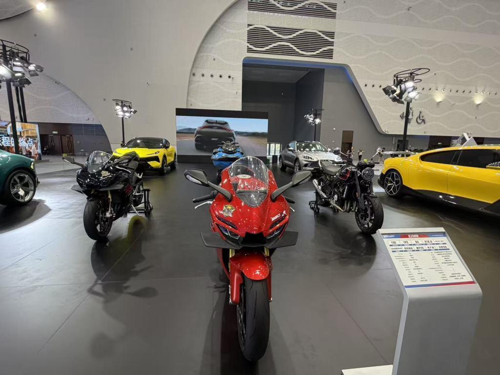 从代工到封神：拆解张雪机车820RR技术内核与WSBK夺冠方法论 体育新闻