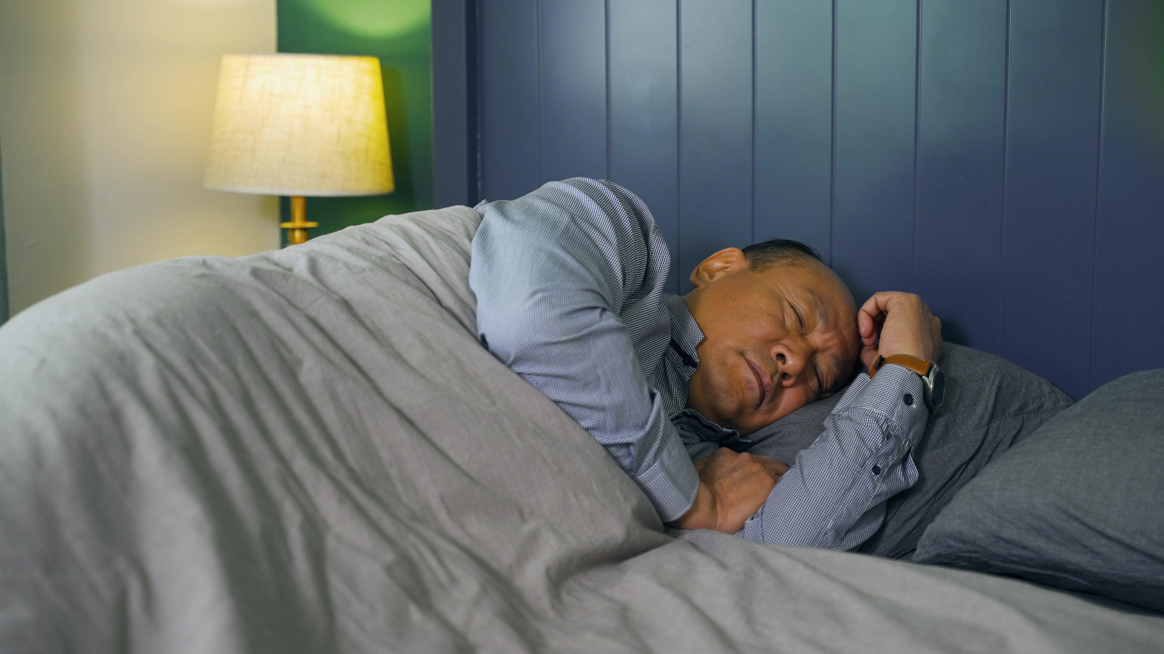  从心源性猝死机制，拆解当代青年的「睡眠债务」危机 健康养生