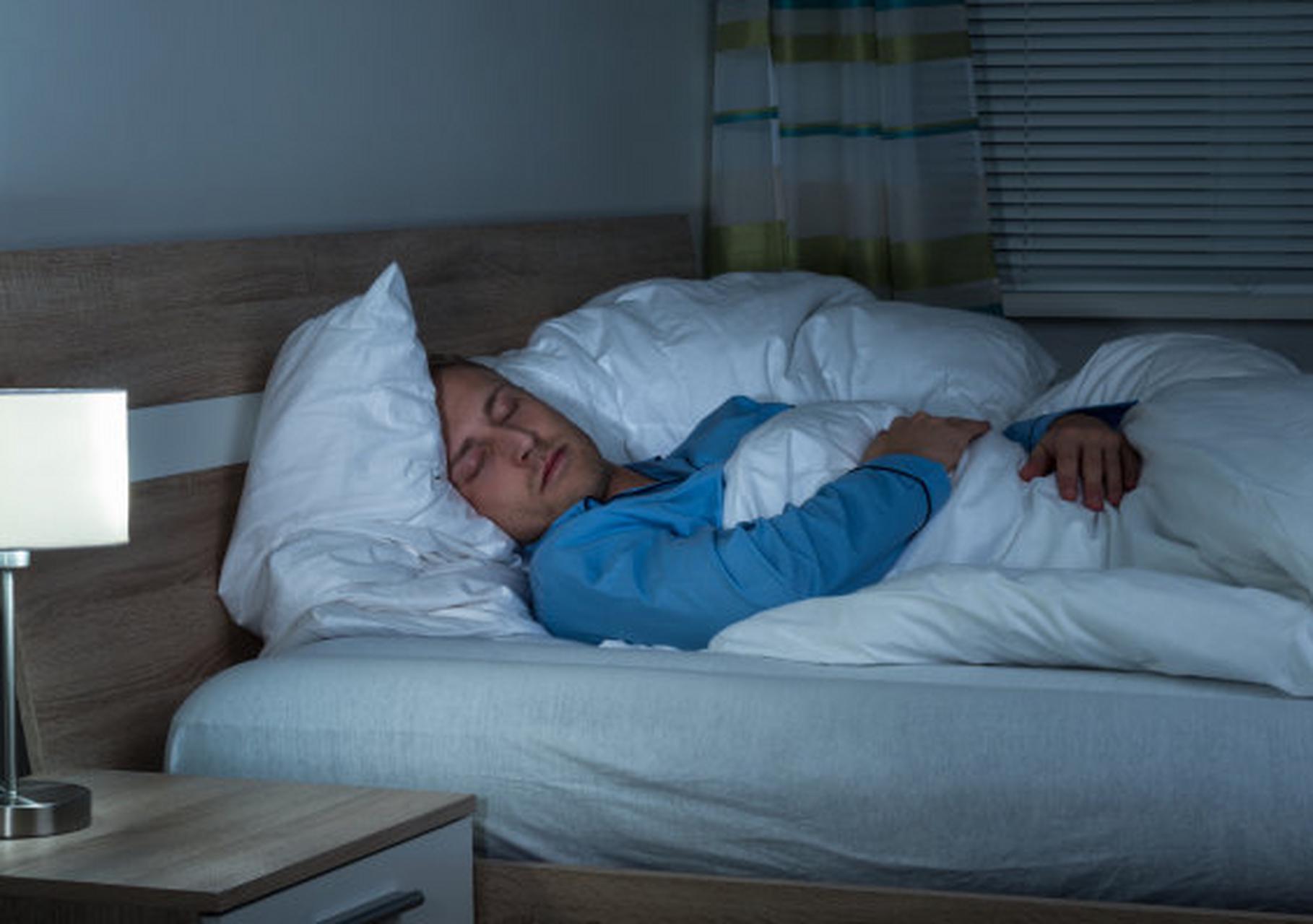  从心源性猝死机制，拆解当代青年的「睡眠债务」危机 健康养生